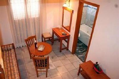 фото отеля Anemomilos Suites