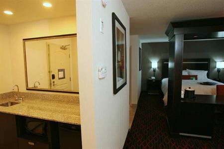 фото отеля Hampton Inn & Suites by Hilton Red Deer