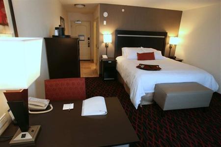 фото отеля Hampton Inn & Suites by Hilton Red Deer