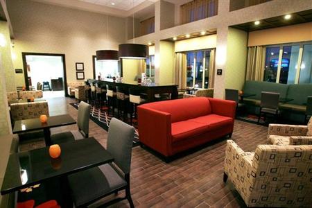 фото отеля Hampton Inn & Suites by Hilton Red Deer