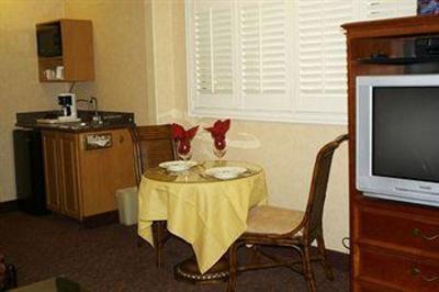фото отеля La Fuente Inn & Suites