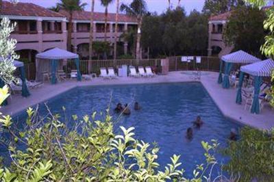 фото отеля La Fuente Inn & Suites