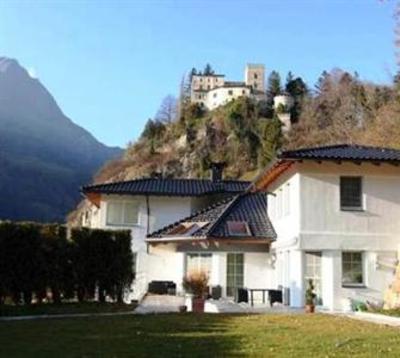 фото отеля Ferienwohnung Schloss-Weissenstein-Strasse