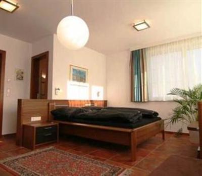 фото отеля Ferienwohnung Schloss-Weissenstein-Strasse
