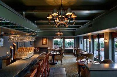 фото отеля Royal Scot Hotel & Suites