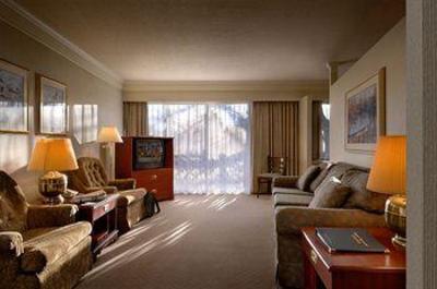фото отеля Royal Scot Hotel & Suites