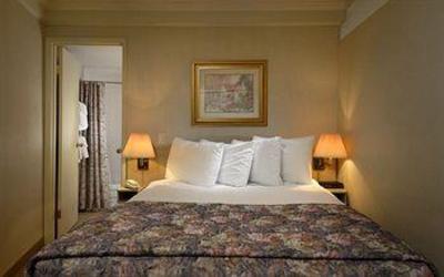 фото отеля Royal Scot Hotel & Suites