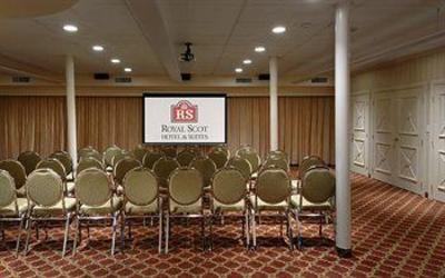 фото отеля Royal Scot Hotel & Suites