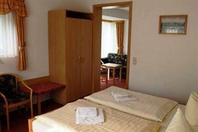 фото отеля Hotel Haus Oberland