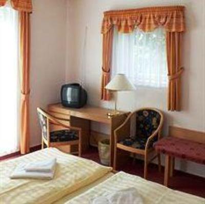 фото отеля Hotel Haus Oberland