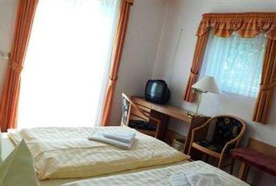 фото отеля Hotel Haus Oberland