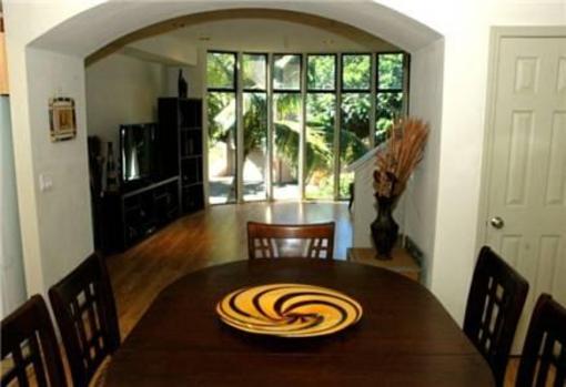 фото отеля Napili Condo Rentals