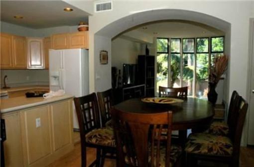 фото отеля Napili Condo Rentals