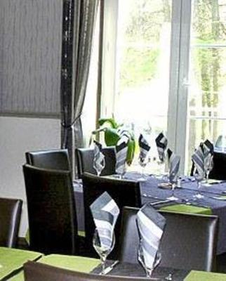 фото отеля Hostellerie de La Quenoeuille