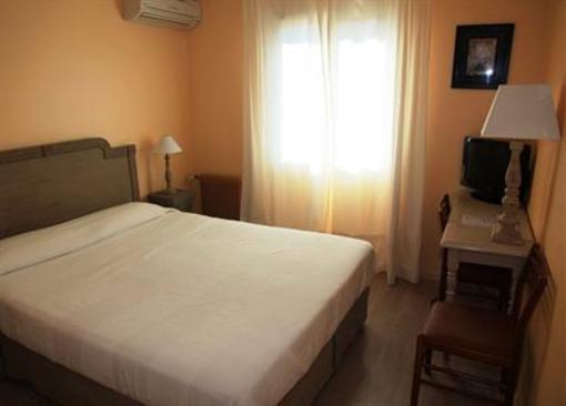 фото отеля Hotel Les Oliviers Draguignan