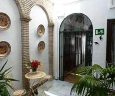 фото отеля Hostal Santa Catalina Conil de la Frontera
