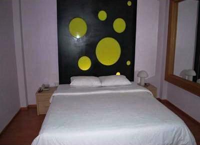 фото отеля Suriwongse Hotel