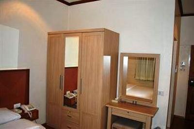 фото отеля Suriwongse Hotel