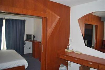 фото отеля Suriwongse Hotel