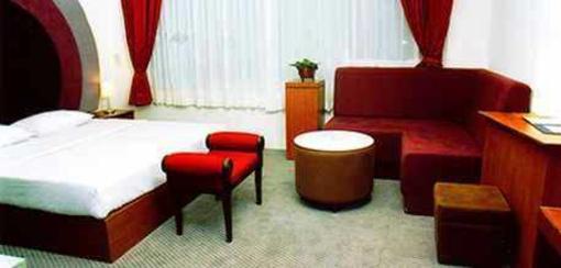 фото отеля Suriwongse Hotel