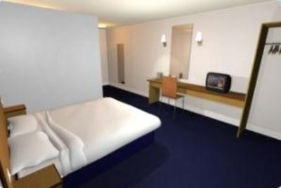 фото отеля Travelodge Chippenham Leigh Delamere Eastbound
