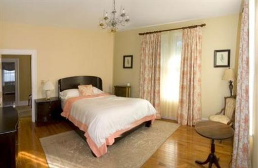 фото отеля A Kingston B&B At The Thomas L. Southwick House