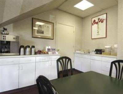 фото отеля Howard Johnson Express Inn New Brunswick