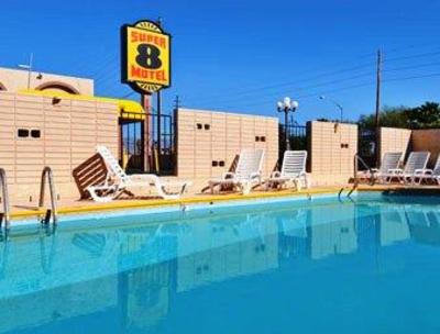 фото отеля Super 8 Motel Tucson East / DMAF Area