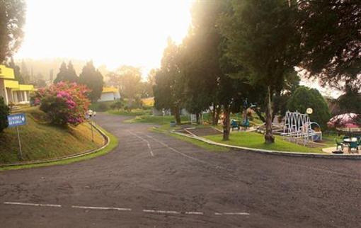 фото отеля Amanda Hills Semarang