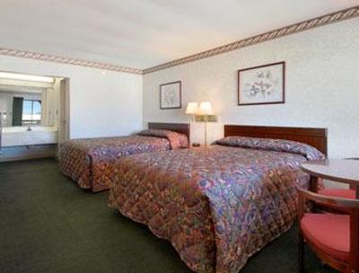 фото отеля Super 8 Greensboro