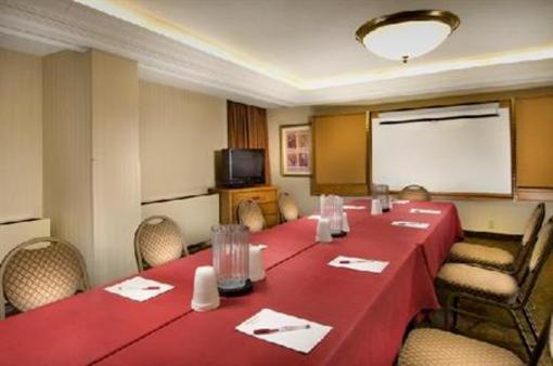 фото отеля Pear Tree Inn Overland Park