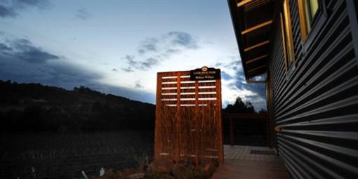 фото отеля Gisborne Peak Winery Eco-Cottages