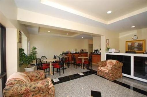 фото отеля Motorsports Inn and Suites
