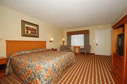 фото отеля Motorsports Inn and Suites