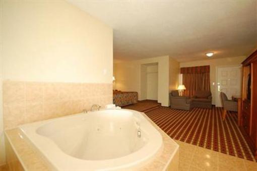 фото отеля Motorsports Inn and Suites