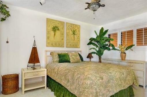 фото отеля Kuhio Shores Condos
