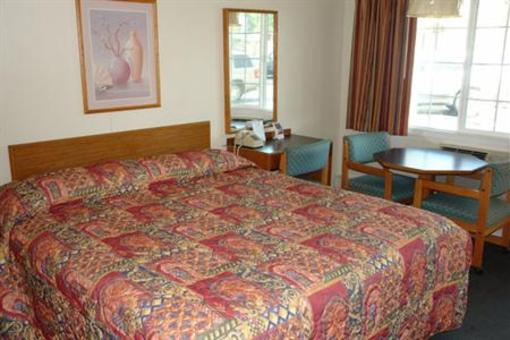 фото отеля Travelers Inn Eugene