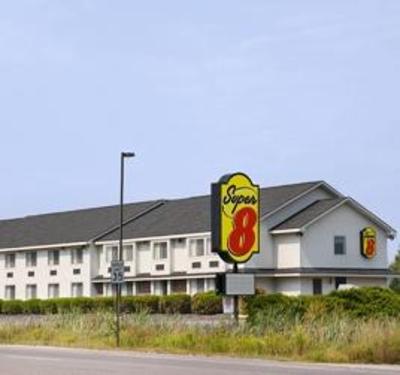 фото отеля Super 8 Westbrook Portland