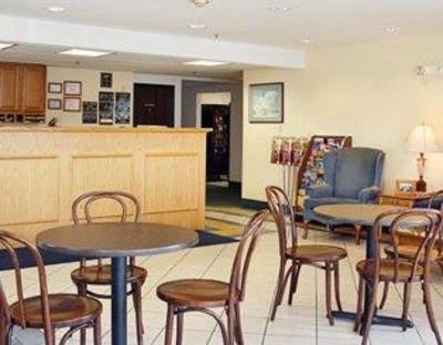 фото отеля Super 8 Westbrook Portland