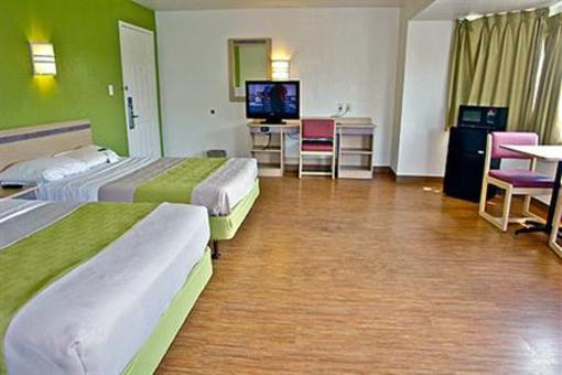фото отеля Motel 6 Milwaukee West Brookfield