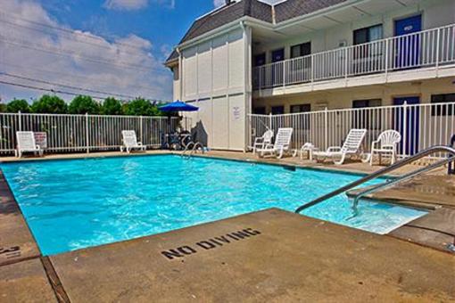 фото отеля Motel 6 Milwaukee West Brookfield