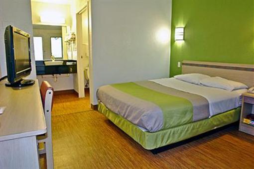 фото отеля Motel 6 Milwaukee West Brookfield