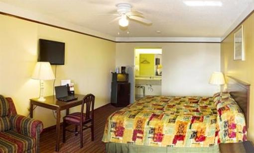 фото отеля Americas Best Value Inn & Suites Raymondville