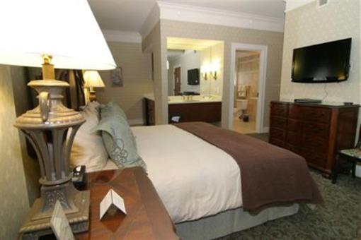 фото отеля Charley Creek Inn