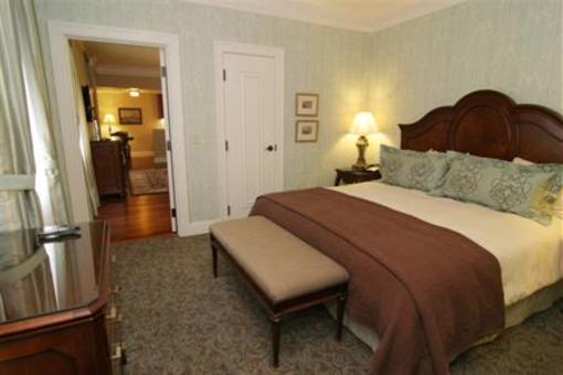 фото отеля Charley Creek Inn