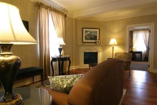 фото отеля Charley Creek Inn