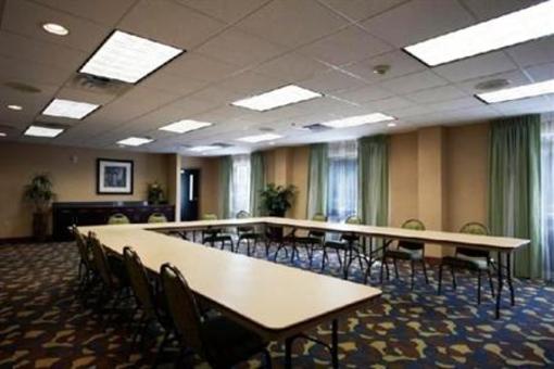фото отеля Holiday Inn Express Hotel & Suites Tullahoma East