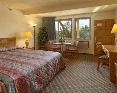 фото отеля Super 8 Costa Mesa Newport Beach Area