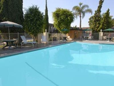 фото отеля Super 8 Costa Mesa Newport Beach Area