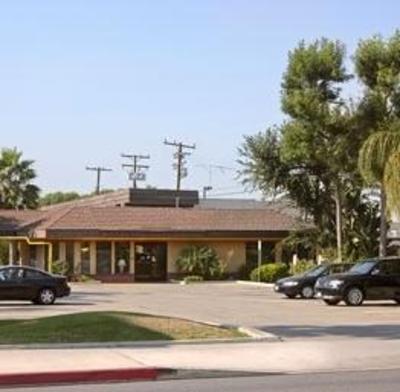 фото отеля Super 8 Costa Mesa Newport Beach Area